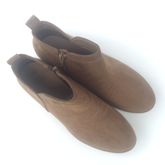 Time  & Tru Boots Sz 8.5 Womens Brown Ankle-high Memory Foam Zip Sides Excellent - Picture 6 of 13